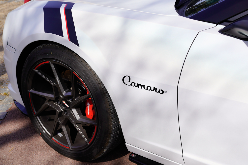 view of left side of 2021 chevy camaro