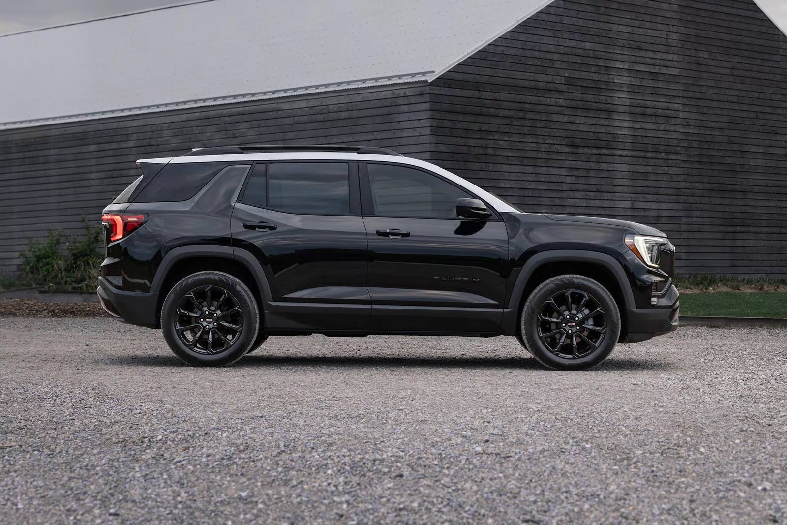 2025_gmc_terrain_4dr-suv_elevation_s_oem_1_1600x1067