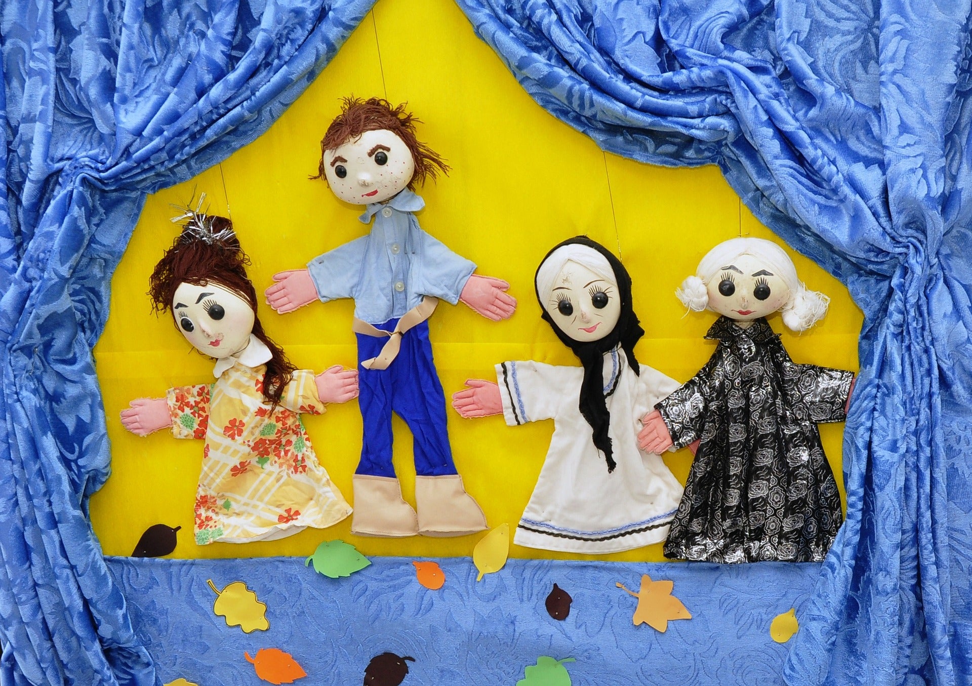 puppets-834229_1920