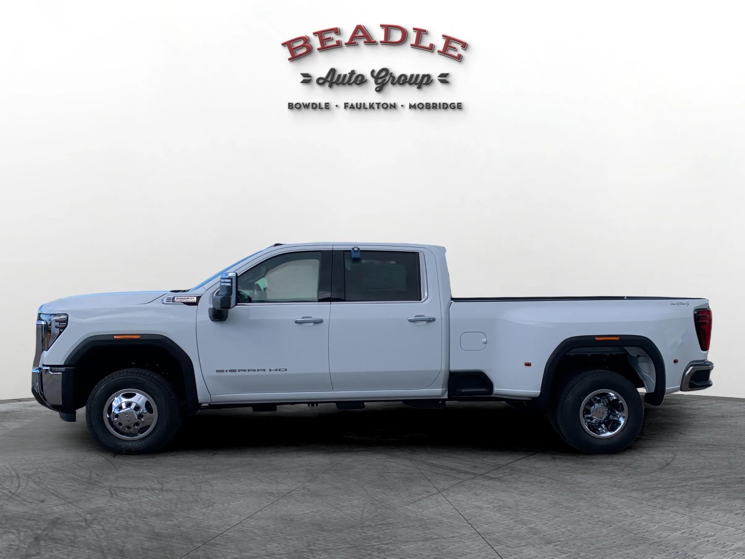Summit White GMC Sierra 3500 HD SLT dually profile view at Beadle Chevrolet GMC in Mobridge, South Dakota