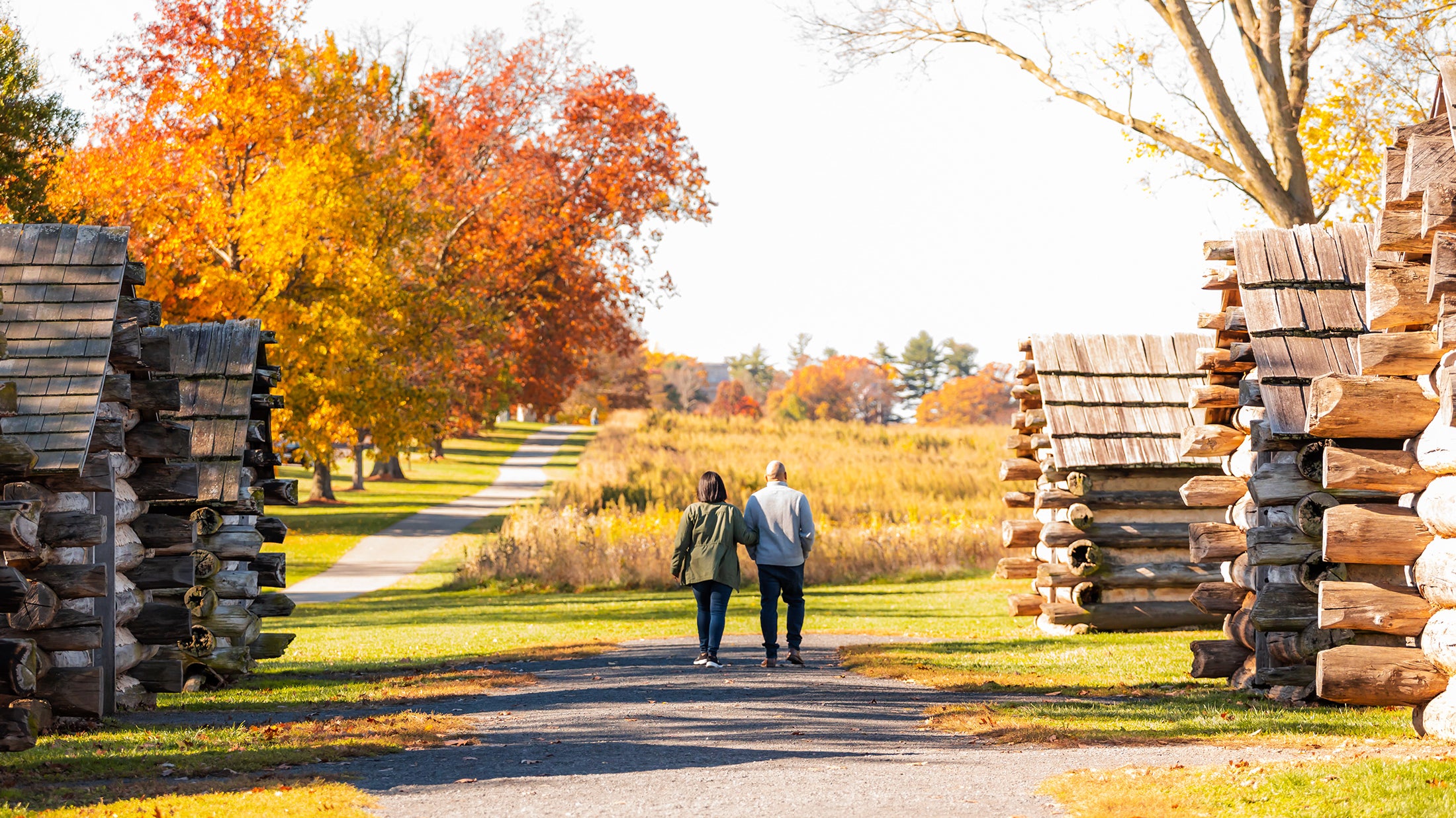 Valley-forge-fall-foliage-couple-photo-by-DKnoll-for-vp-2200x1237px