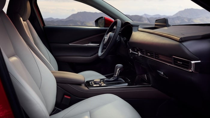 2025-mazda-cx-30-elegant-interior-cabin (1)