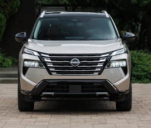 SILVER NISSAN ROGUE