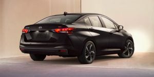 black nissan versa