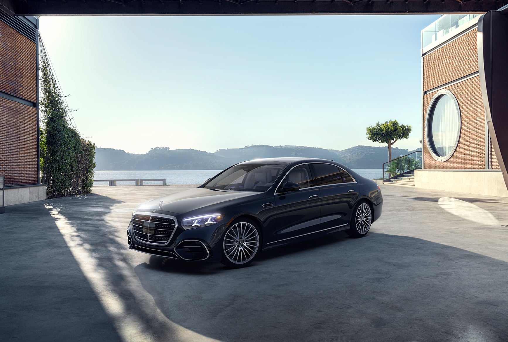 Award-winning 2027 Mercedes-Benz S-Class exterior.