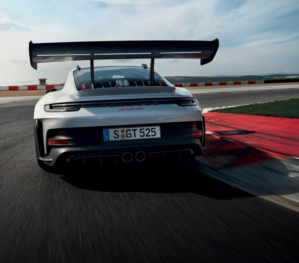 Expert summary image about what the maintenance costs are like for a Porsche 911 in Chicago-area