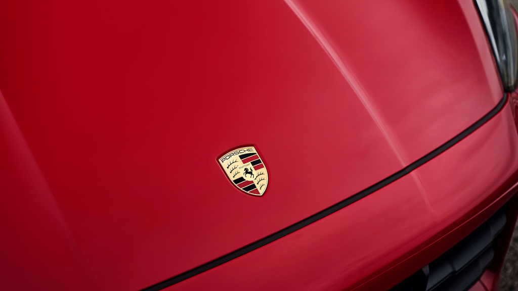 2026 red porsche cayenne features