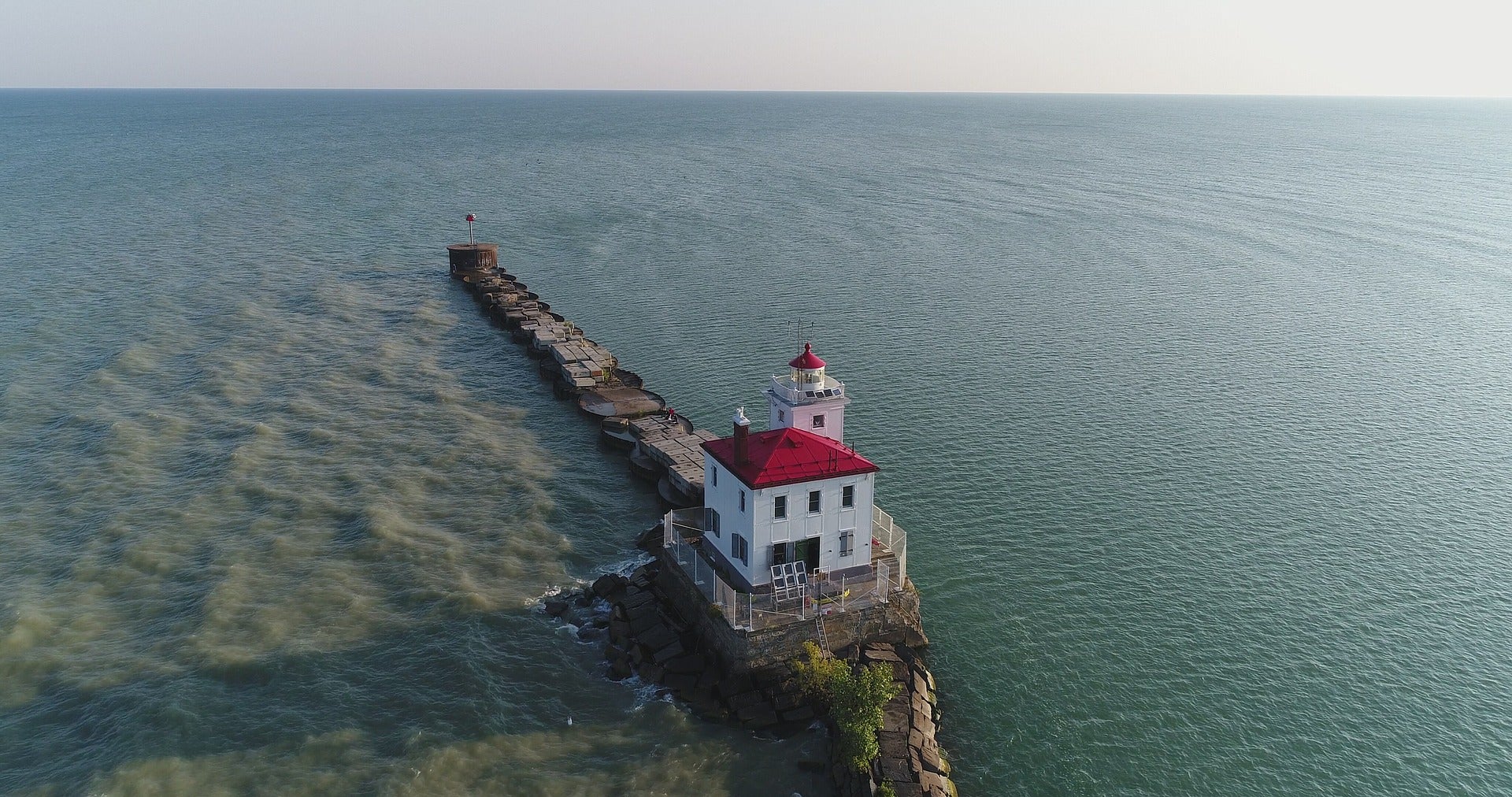 lighthouse-2731685_1920