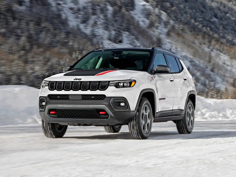 Compare the 2022 Jeep Compass vs 2022 Jeep Renegade near Parsons KS