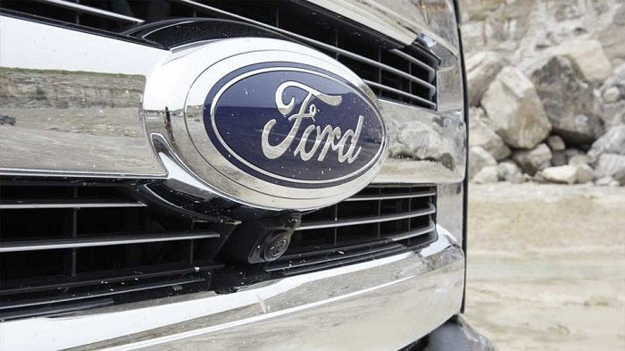 2016-Ford-F150-Logo-Detail