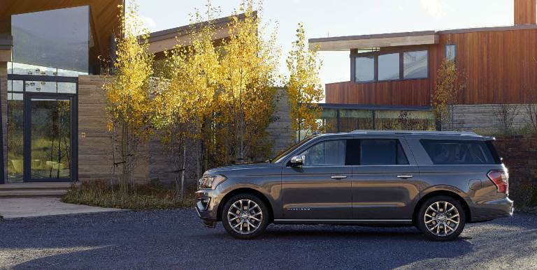 2018-Ford-Expedition-Parked