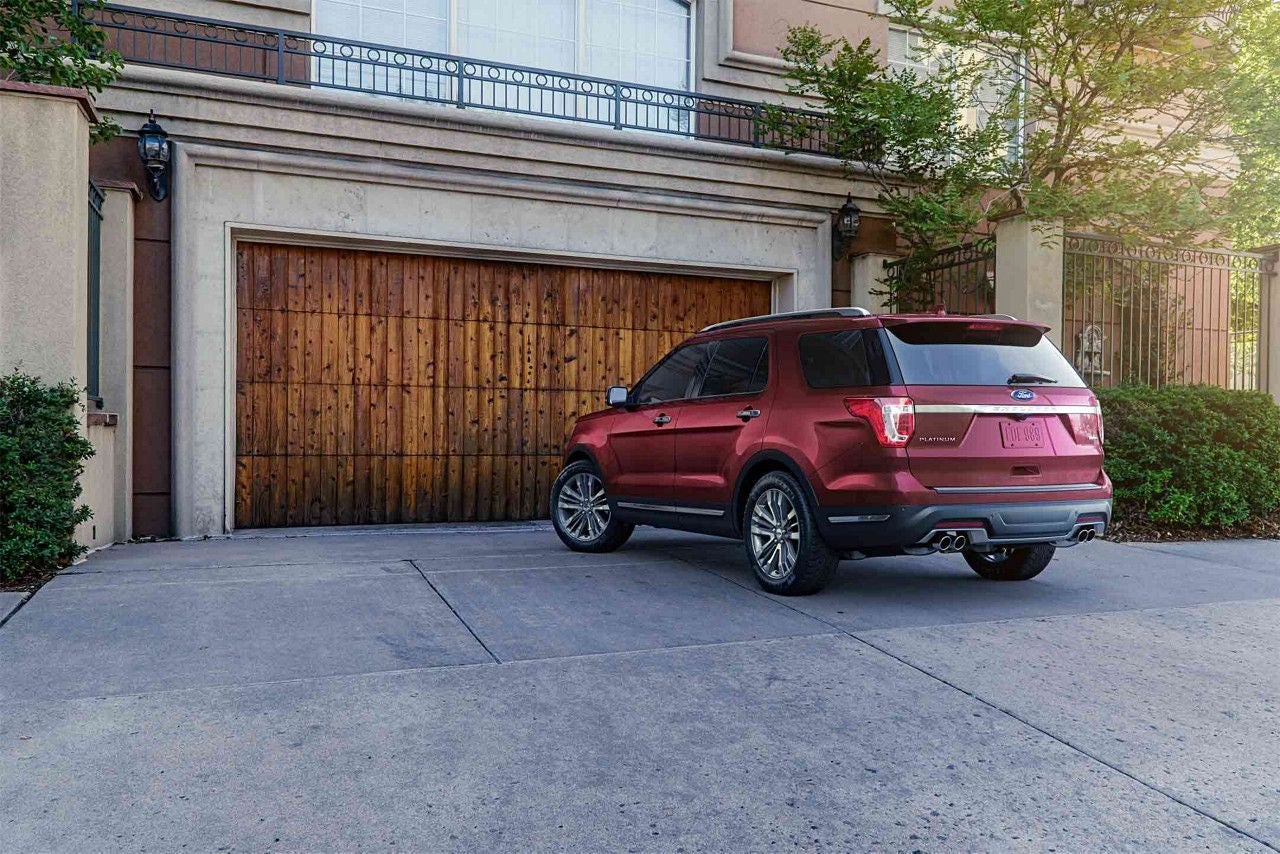 2018 Ford Explorer_Red Parked