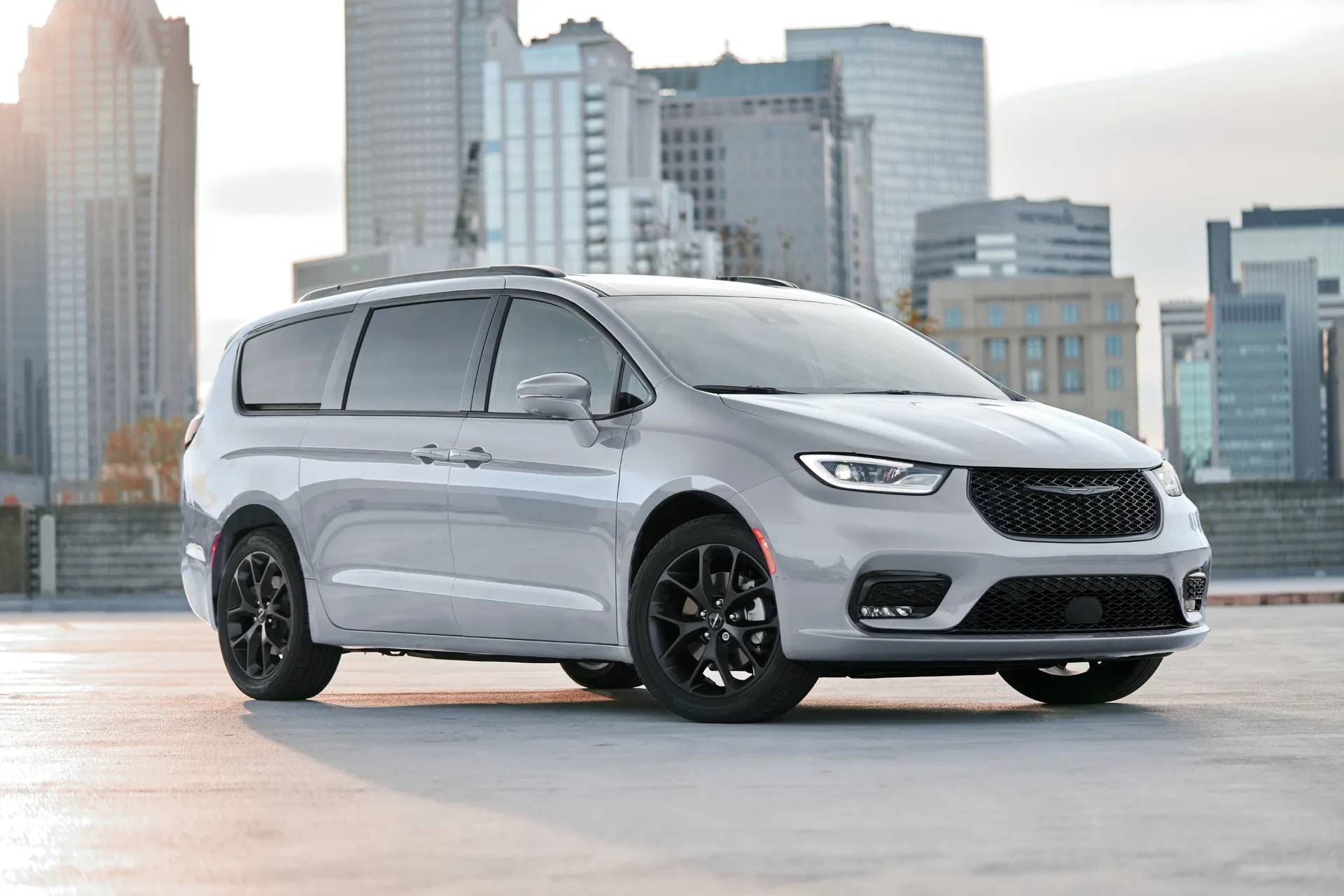 2024 Chrysler Pacifica Front Side View