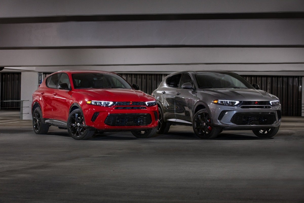 Front Diagonal View of 2024 Dodge Hornet in Red and Gray Exteriors