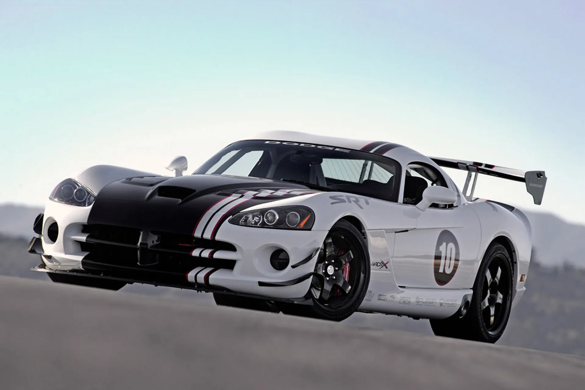 2010_dodge_vipersrt10acrx1_full-view-web