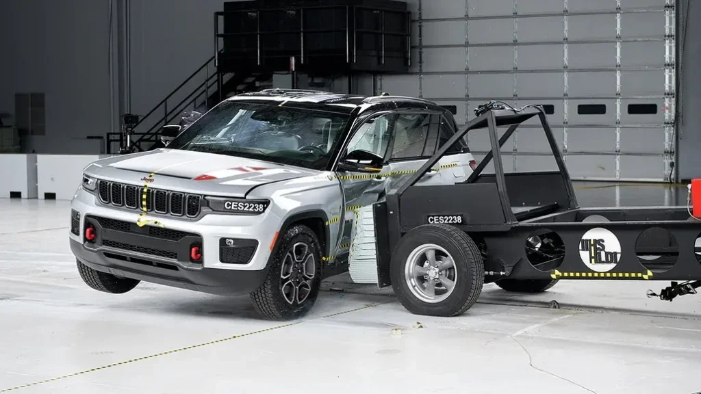 Jeep Grand Cherokee Performing in the IIHS Driver's Side Collision Test