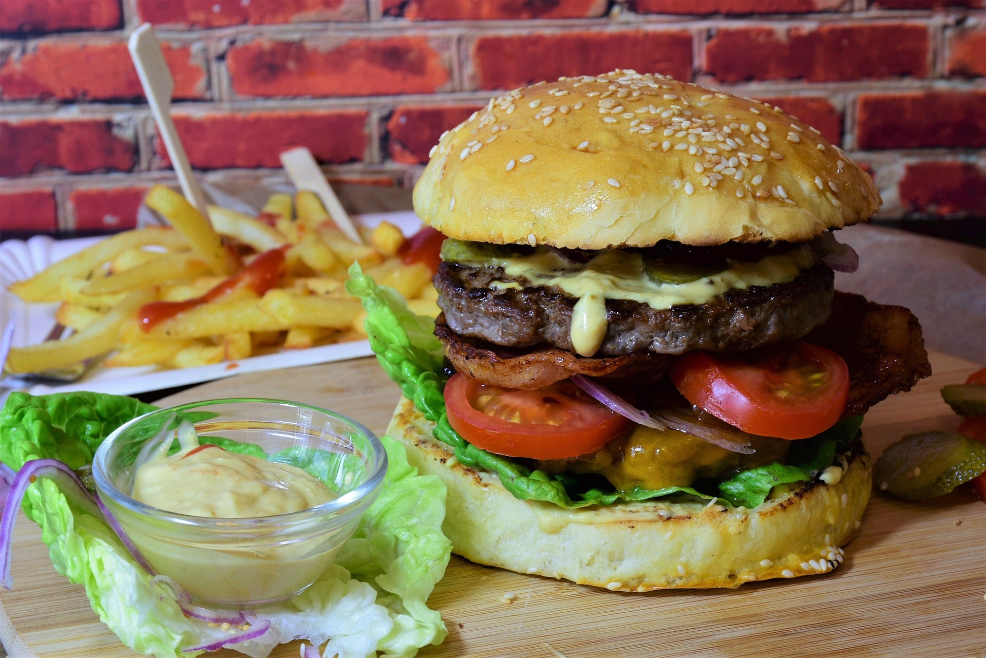burger-3962996_1920 (1)