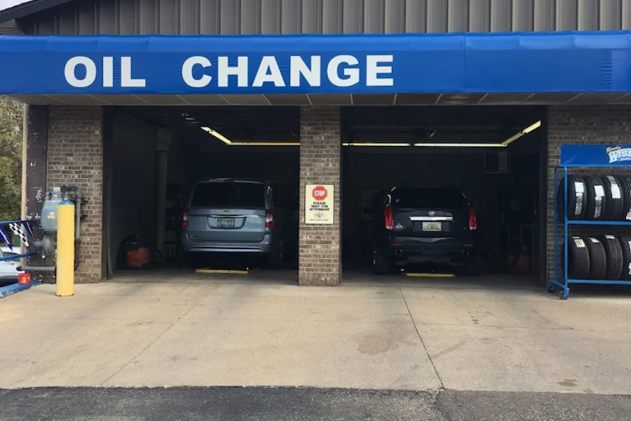 Oil change service entrance at Randy Wise Chrysler Dodge Jeep Ram of Durand