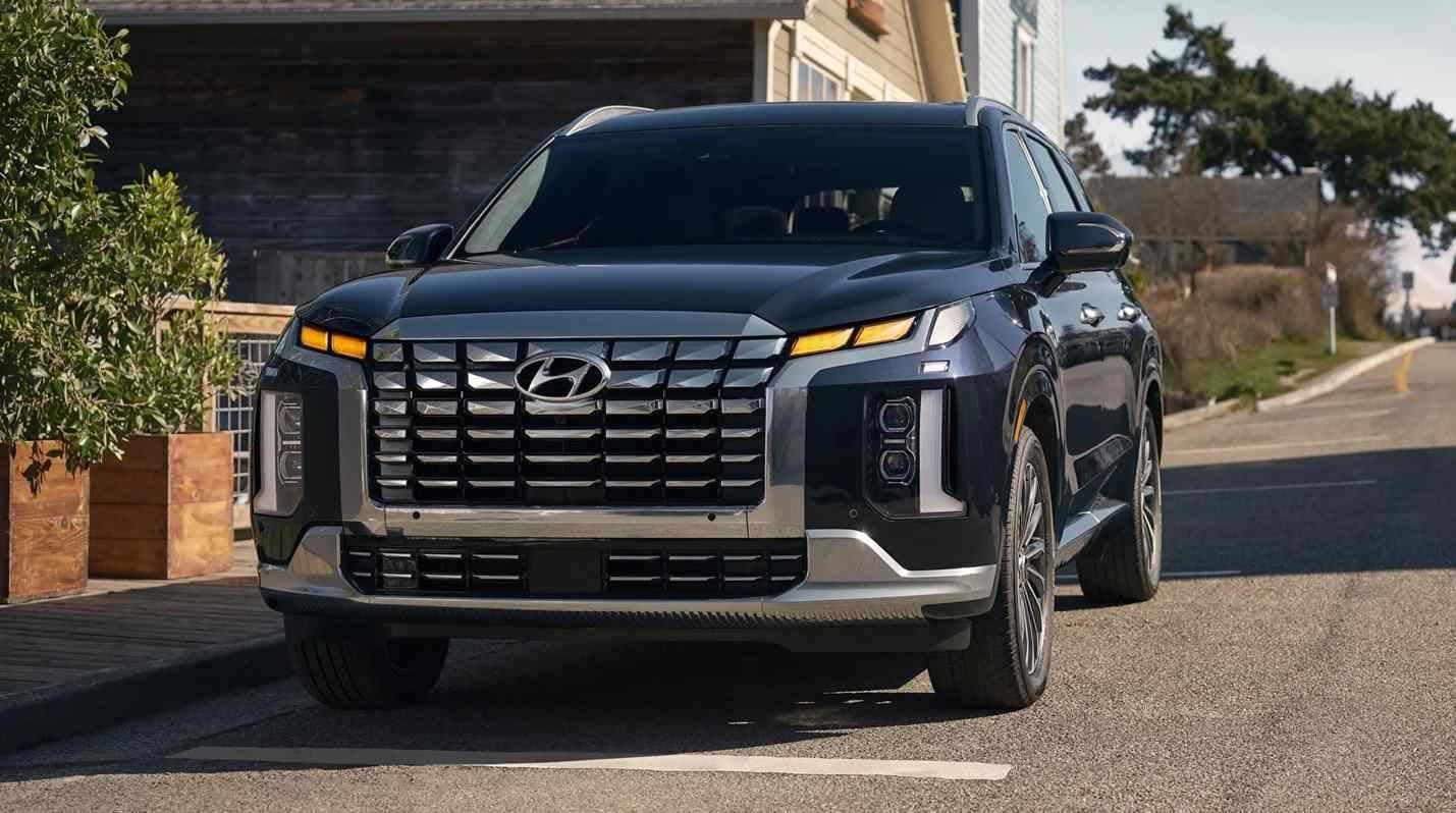 Parked 2025 Hyundai Palisade