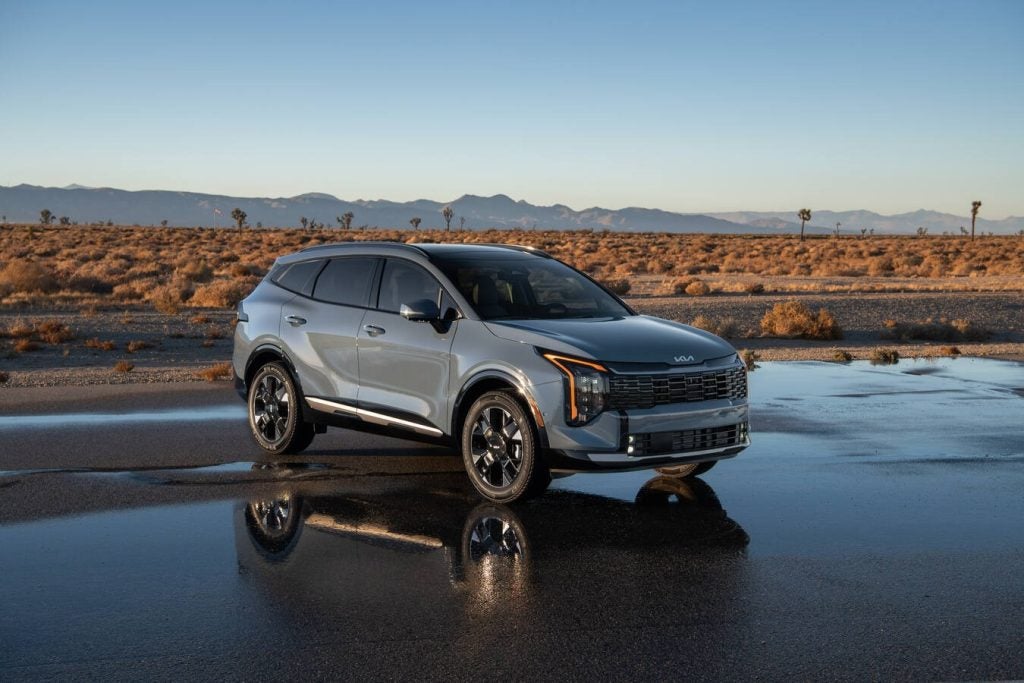 Kia Sportage Híbrida, eficiencia y tecnología en un SUV ecológico.