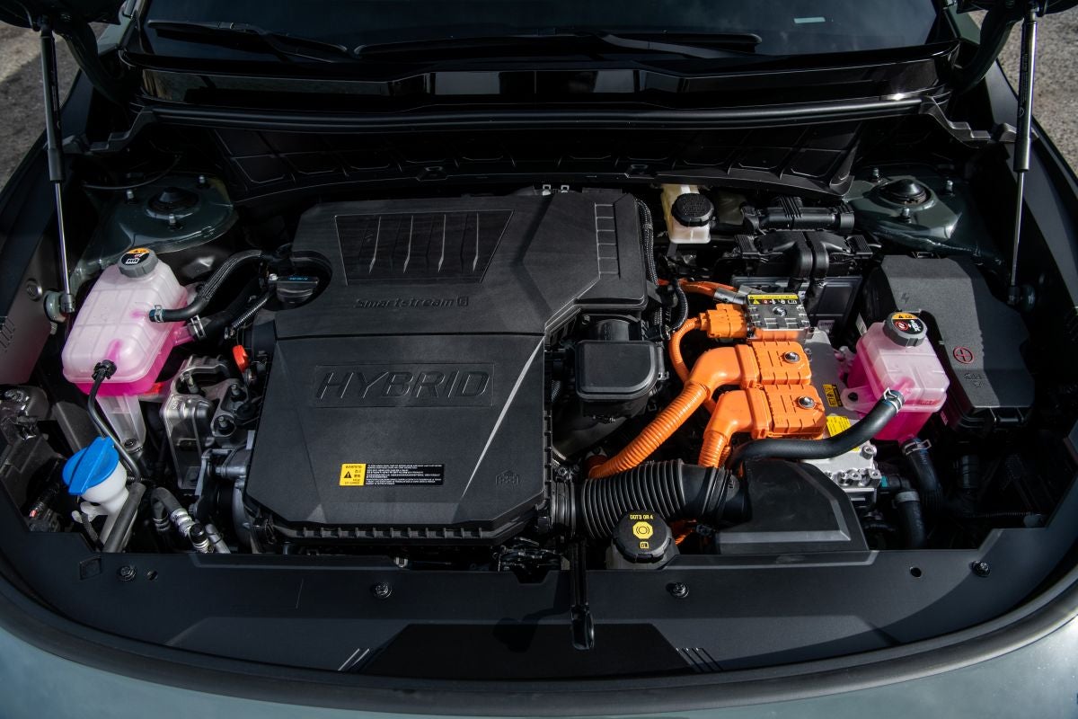 ¿Qué es mejor para la ciudad, un coche eléctrico o uno híbrido?