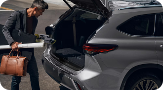 Hands-Free Power Rear Liftgate