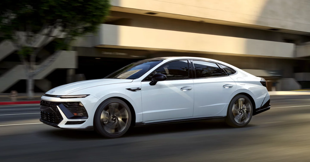 2026-Hyundai-Elantra-vs-Hyundai-Sonata-Specs-Features-&-Performance-Compared-Sonata
