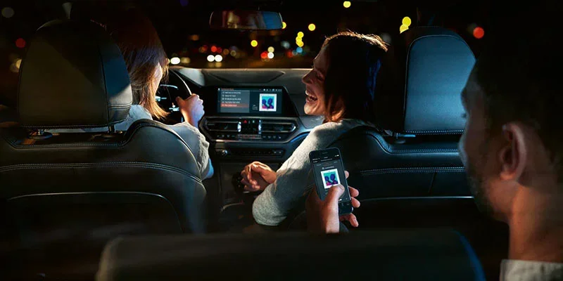 2022-BMW-3-Series-08
