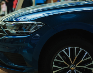 Front driver end of blue Volkswagen Jettta