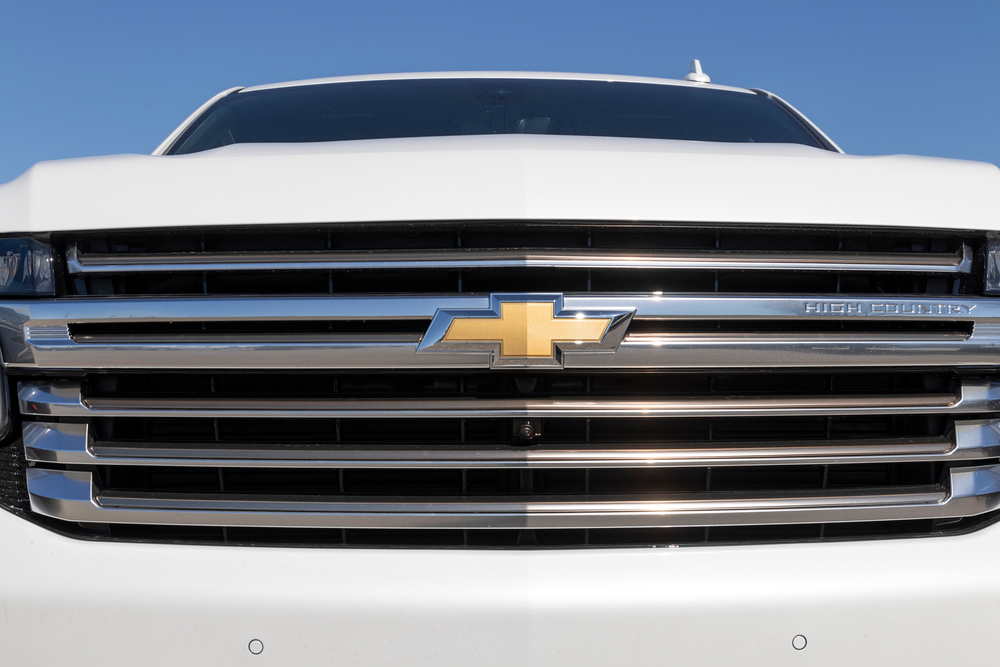 white front zoomed rear of 2021 chevy silverado truck
