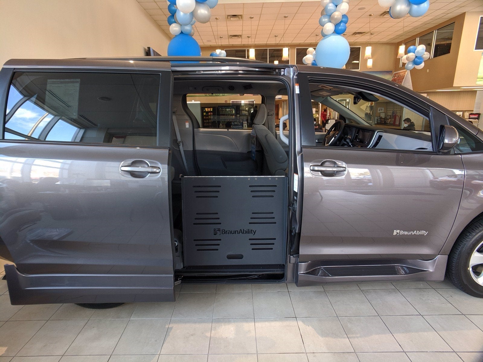 Get_to_Know_the_2020_Toyota_Sienna_LE_BraunAbility_Power_Fold-Out_XL_637619291866399608