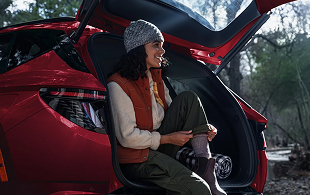 Hands-free smart power liftgates