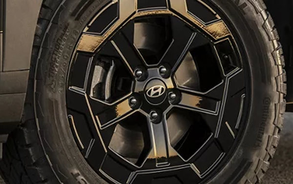 18-inch dark alloy wheels with all-terrain tires