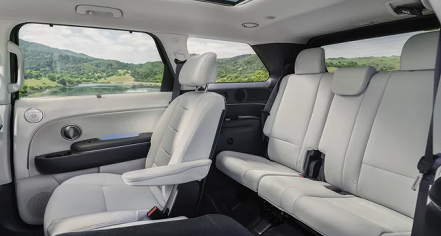 Light gray 2nd-row captain’s chairs inside a Hyundai Palisade