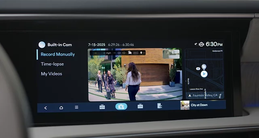 The Palisade touchscreen showing a Built-in Dash Cam recording of a family walking