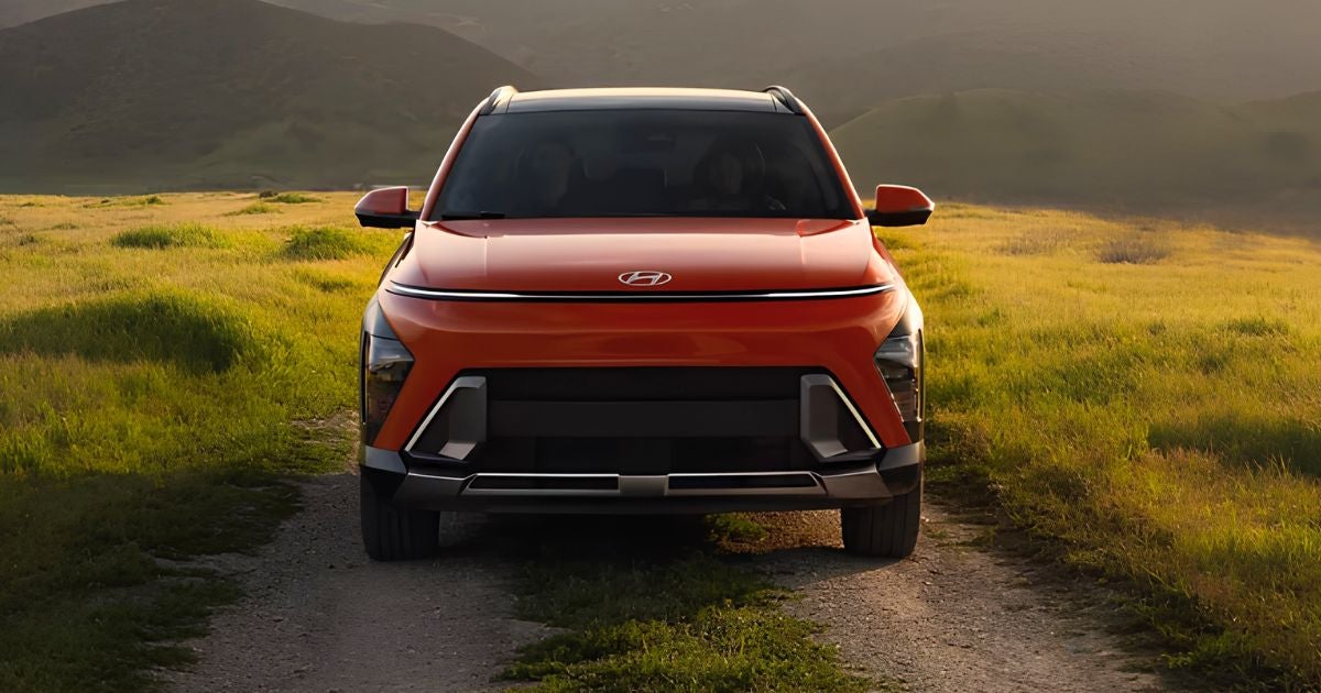 The 2026 Kona has two gas-powered engine options: a 2.0L MPI Atkinson 4-cylinder engine and a 1.6L turbocharged GDI 4-cylinder engine