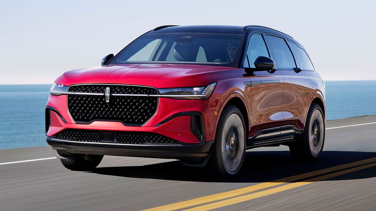 Lincoln, Lincoln Nautilus, Nautilus 2026, midsize SUV, luxury SUV, Lincoln redesign, premium features, panoramic display
