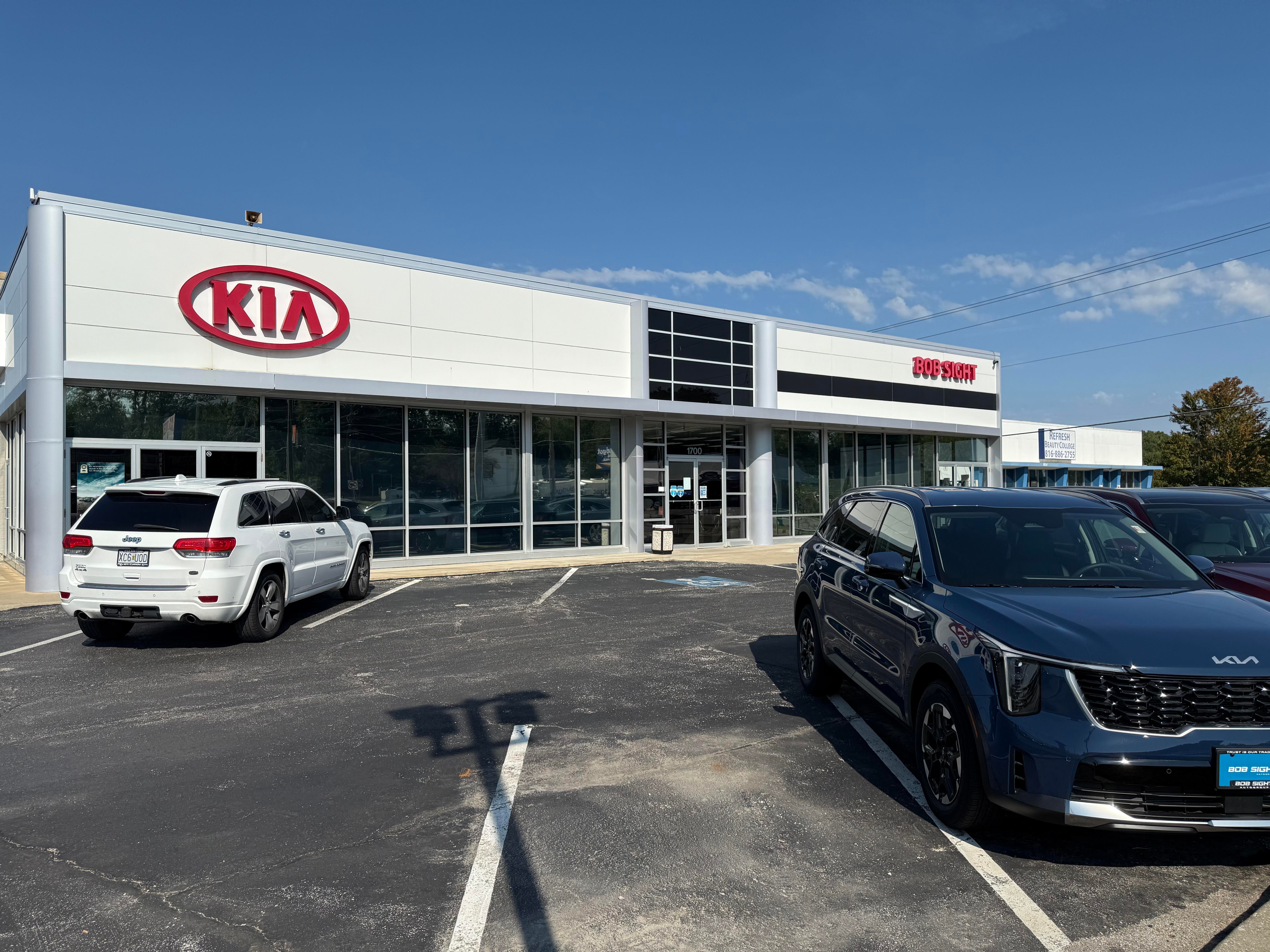 Technician performing Kia service near Lee's Summit MO