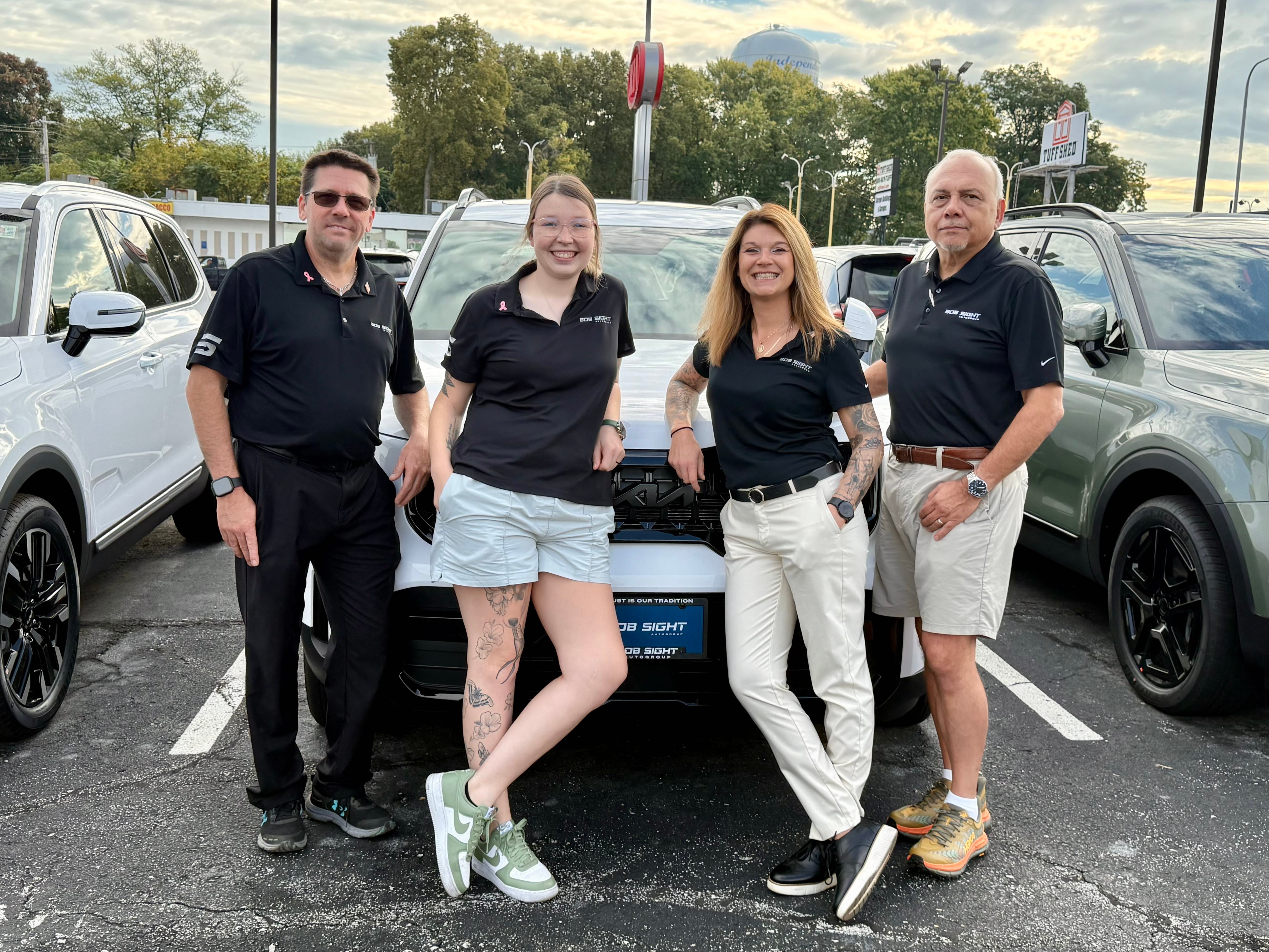 Bob Sight Kia service advisors at the Independence, MO dealership
