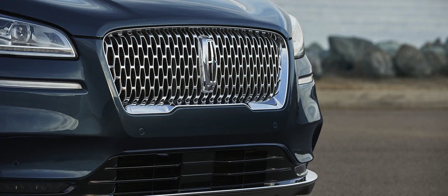 2021 Lincoln Corsair monochromatic grille design