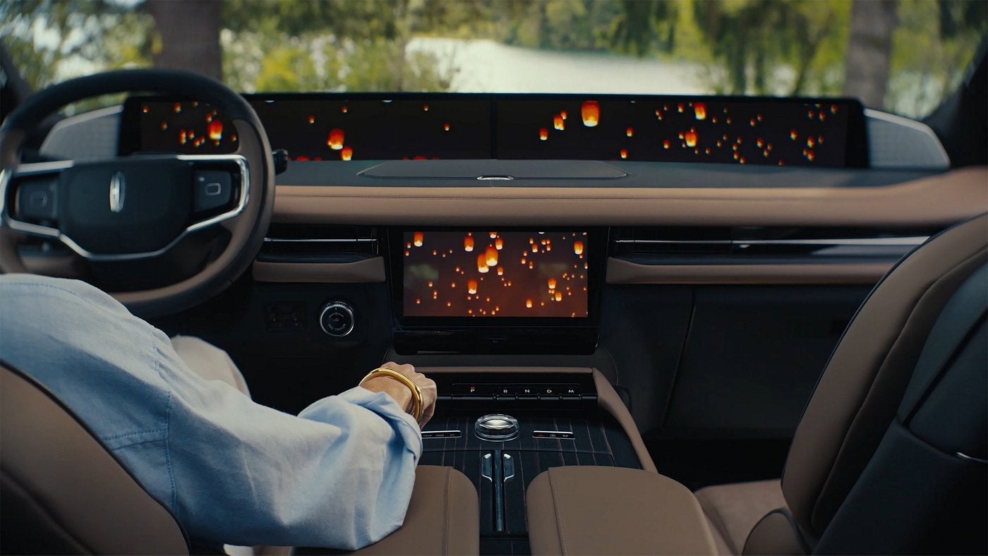 Lincoln Navigator driver seat and panoramic display showing a Rejuvenate scene Lincoln Navigator driver seat and panoramic display showing a Rejuvenate scene
