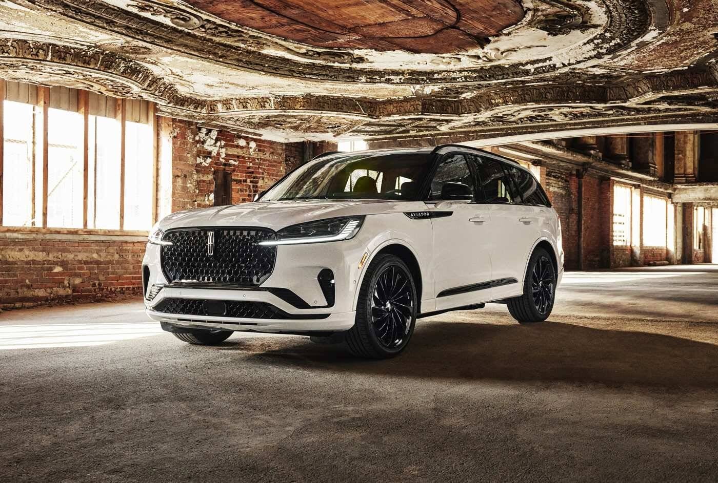 2025 Lincoln Aviator vs. Cadillac XT6