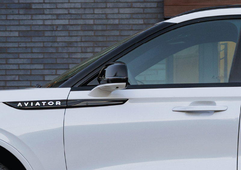 The driver's side window and door of the 2025 Lincoln Aviator