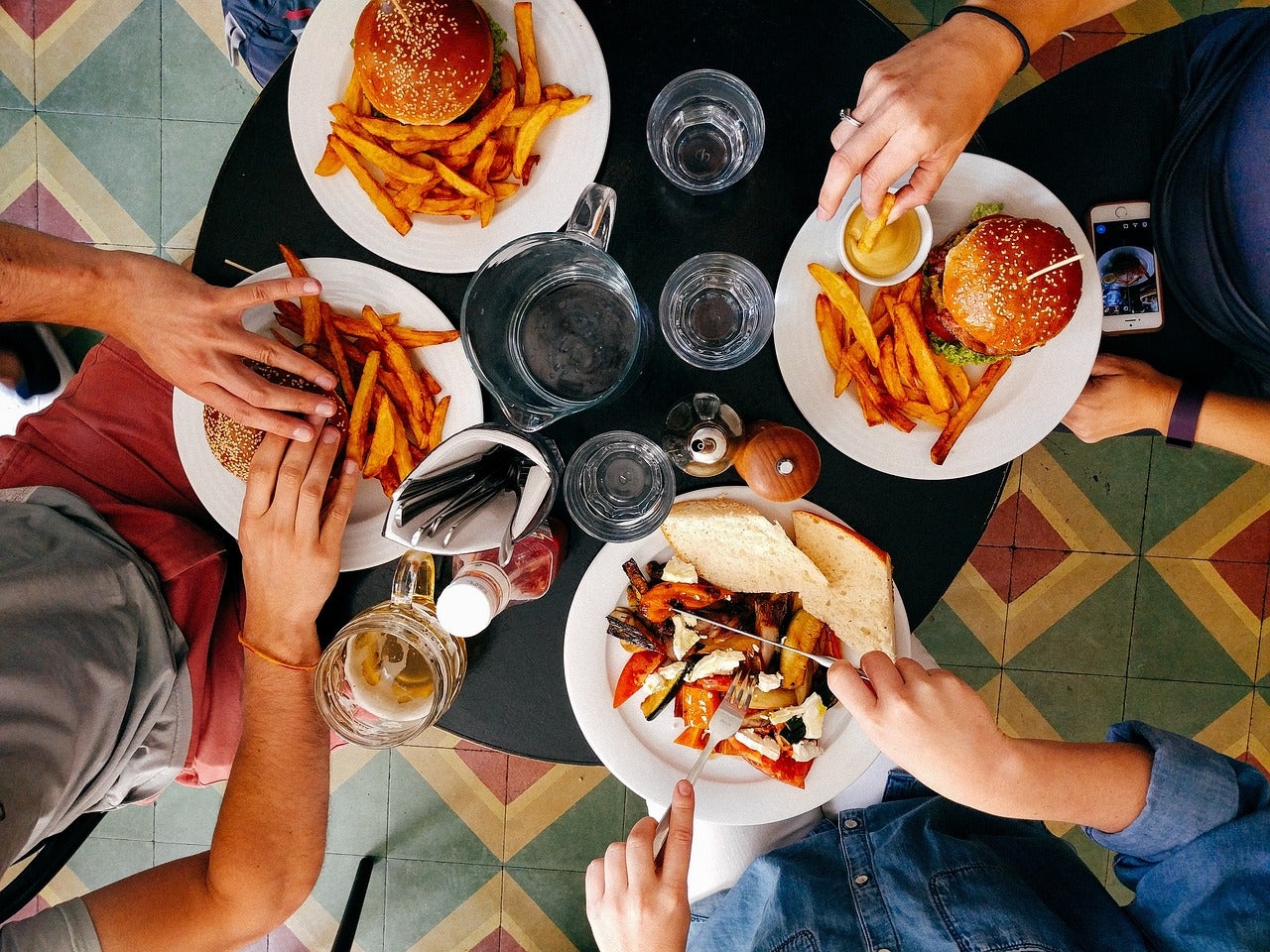 restaurant-gc526666c0_1280