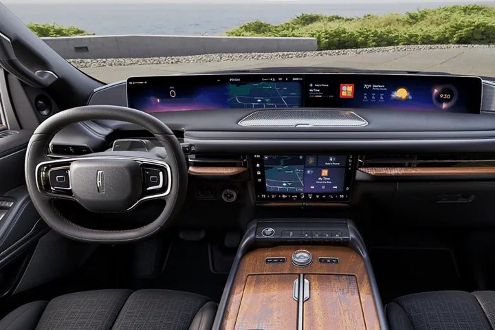Lincoln Navigator vs. Cadillac Escalade Technology
