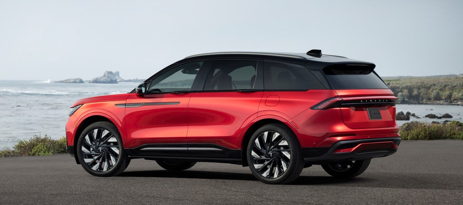 Side View of the 2026 Lincoln Nautilus
