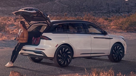 Hands-free power liftgate