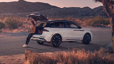 Hands-free power liftgate