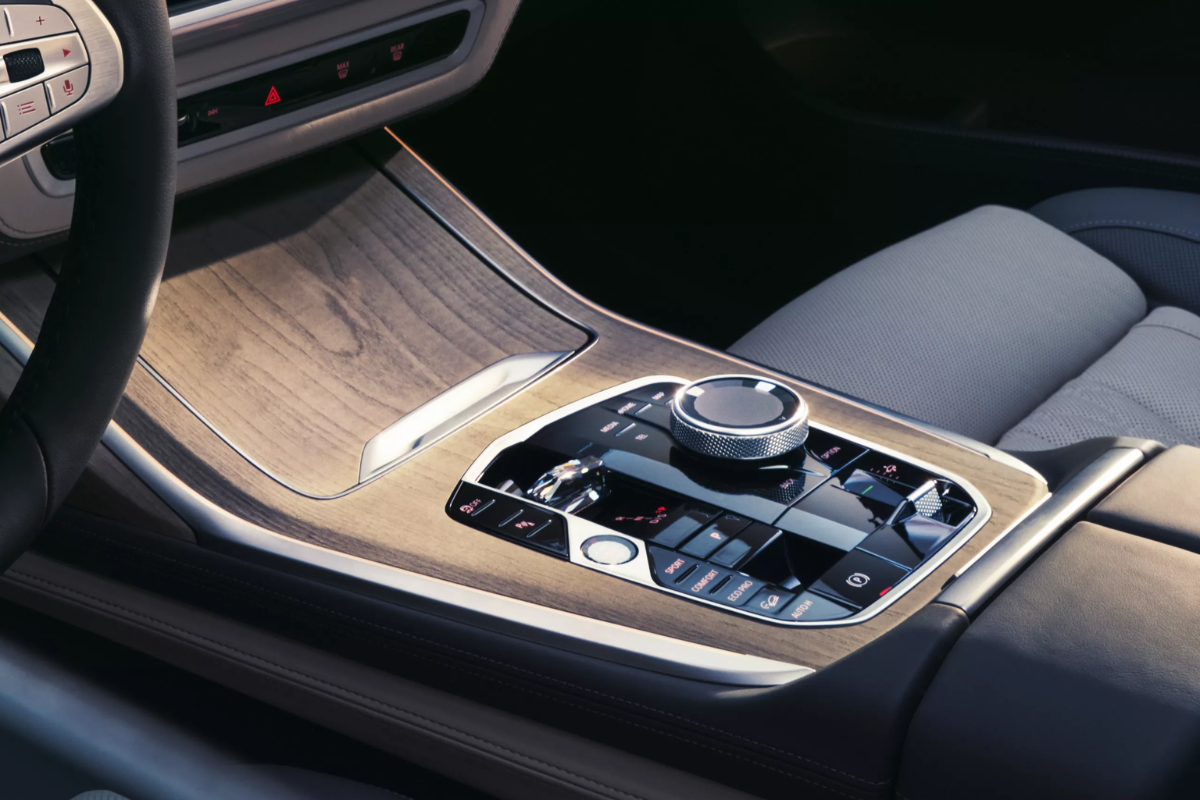 Center console and controls inside 2027 BMW X7