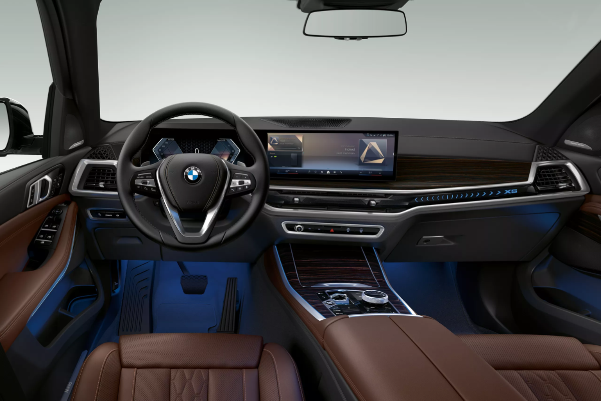 2026 BMW X5 Dashboard and Display Dashboard and digital displays inside 2026 BMW X5